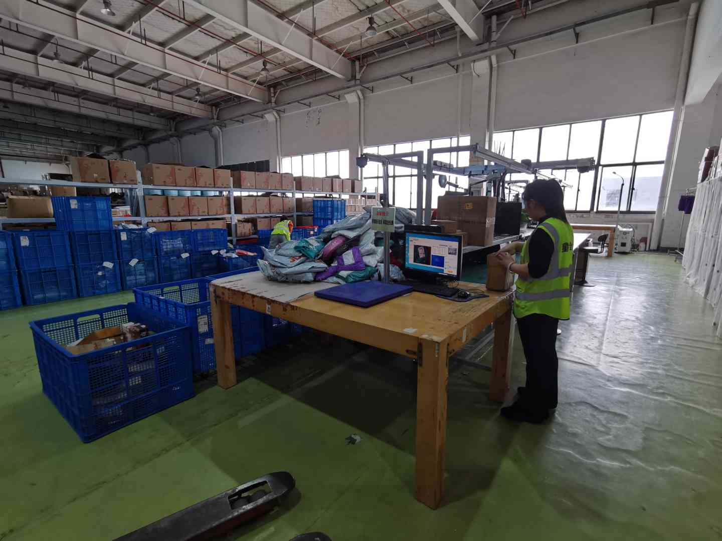 直播爆单一夜5万单，云仓仓储代发怎么扛住不崩？四个硬指标缺一不可